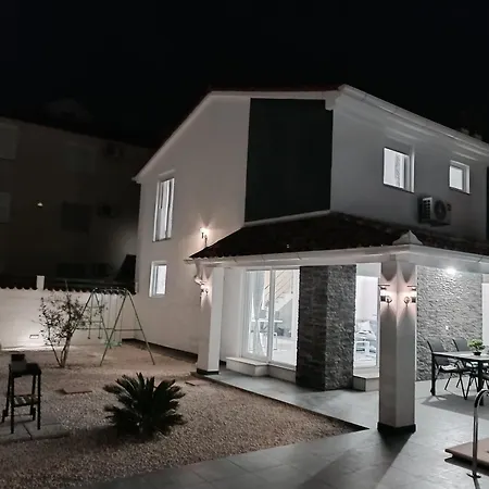 Sarah Holiday home *